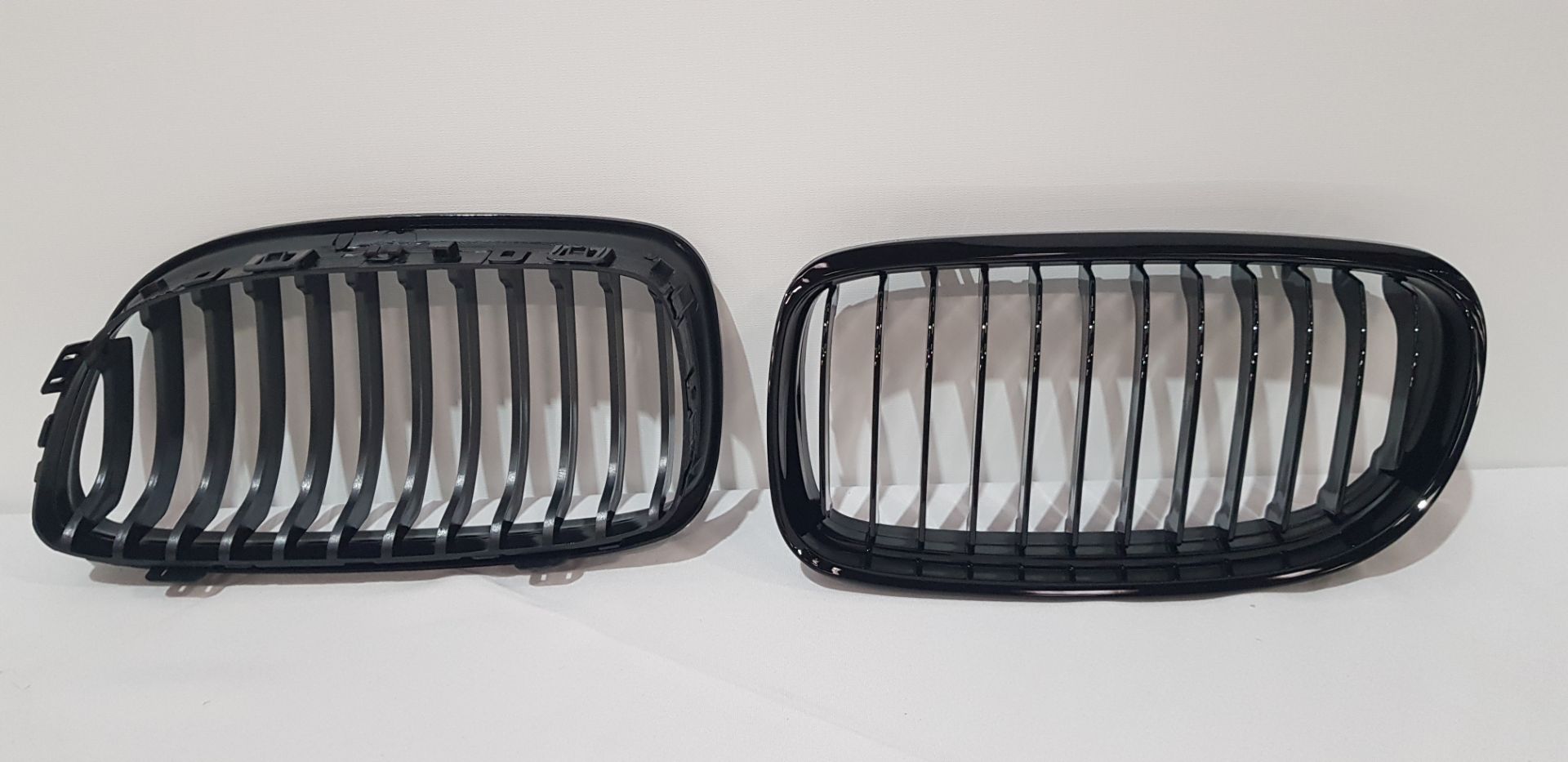 8 X BRAND NEW PAIRS OF GLOSS BLACK BAKING VARNISH FRONT KIDNEY GRILLS FOR BMW E90 - 4 DOOR