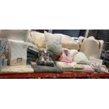 40 + BRAND NEW BEDDING LOT CONTAINING KING SIZED DUVET TOG 13.5 - ANTI-ALLERGY MICROFIBRE PILLOW