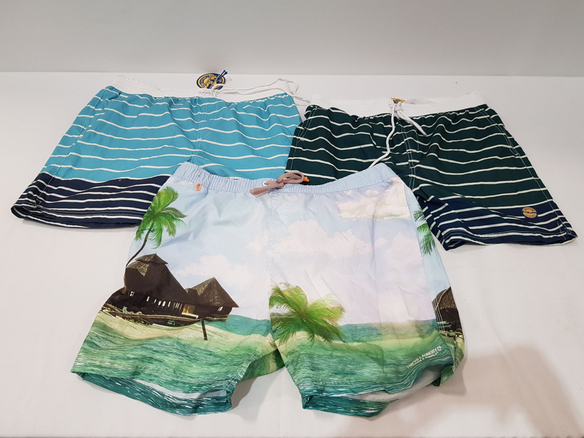 28 X BRAND NEW MIXED LOT CONTAINING 11 MIXED TOKYO LAUNDRY ANS SOUTH SHORE SHORTS IN MIXED DESIGN