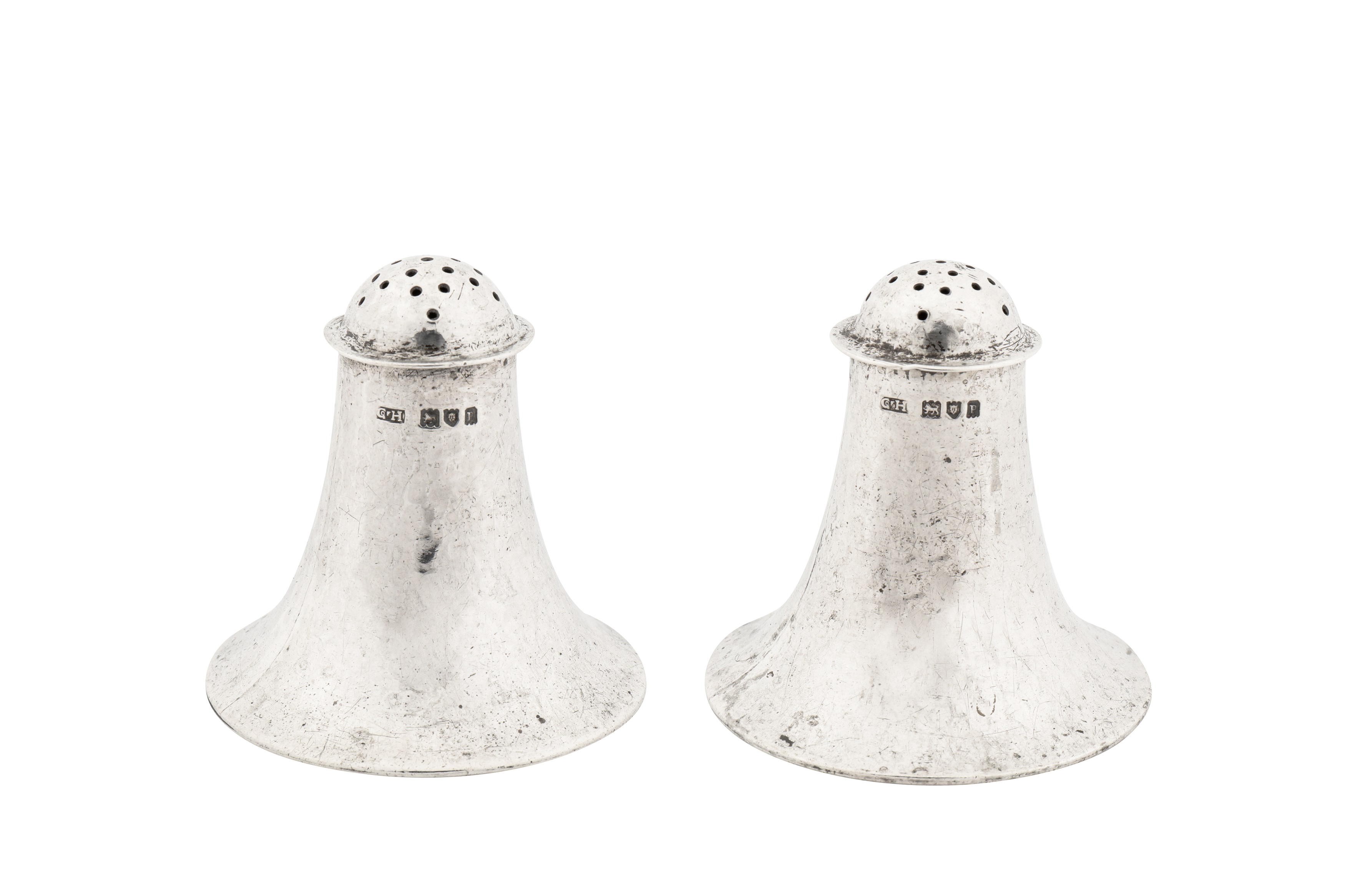 A pair of George V ‘Arts and Crafts’ sterling silver peppers or condiments, London 1910 by Guild of  - Image 2 of 4