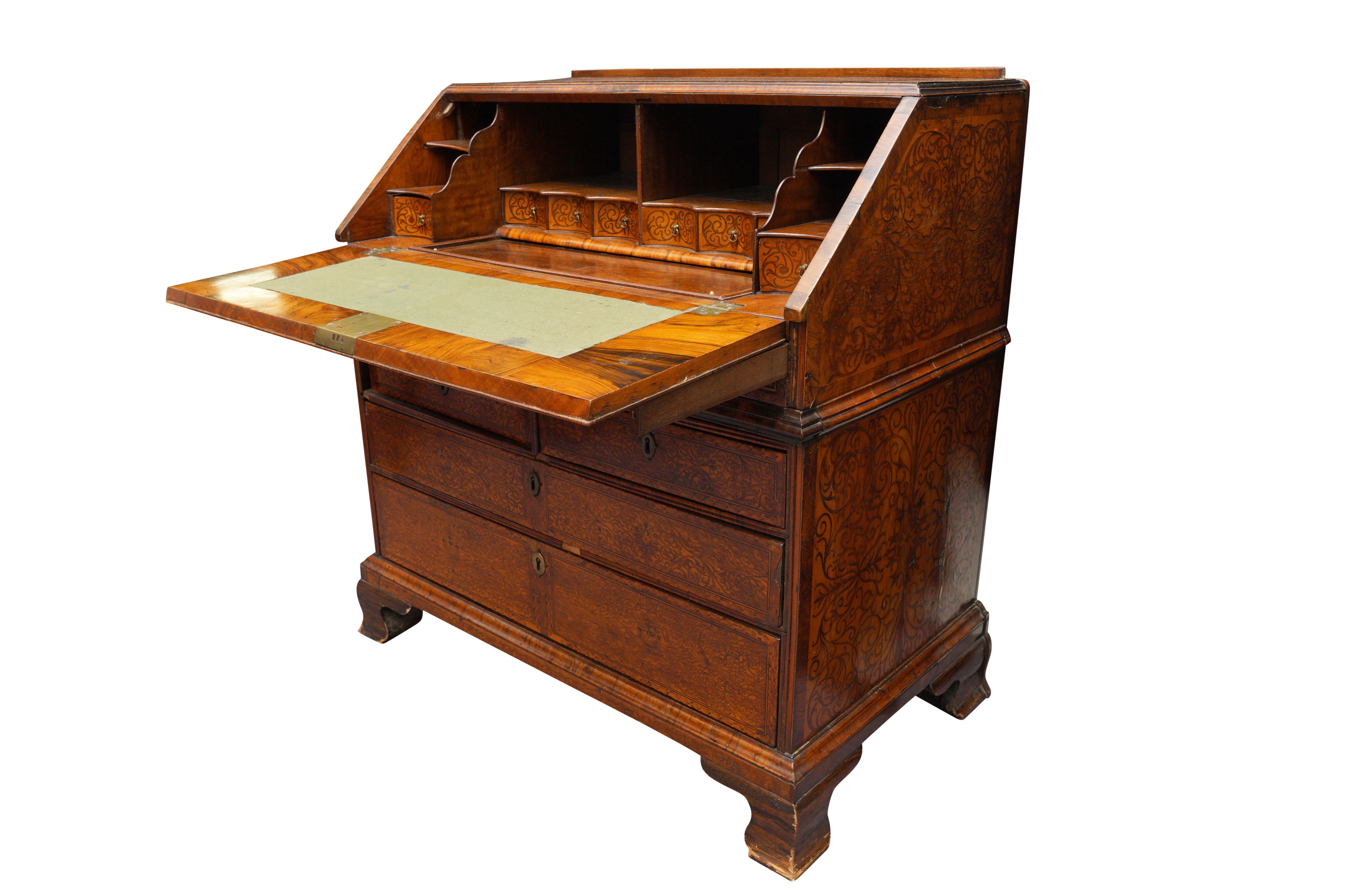 AN ENGLISH OR DUTCH MARQUETRY INLAID WALNUT BUREAU, CIRCA 1715-20 - Image 3 of 5