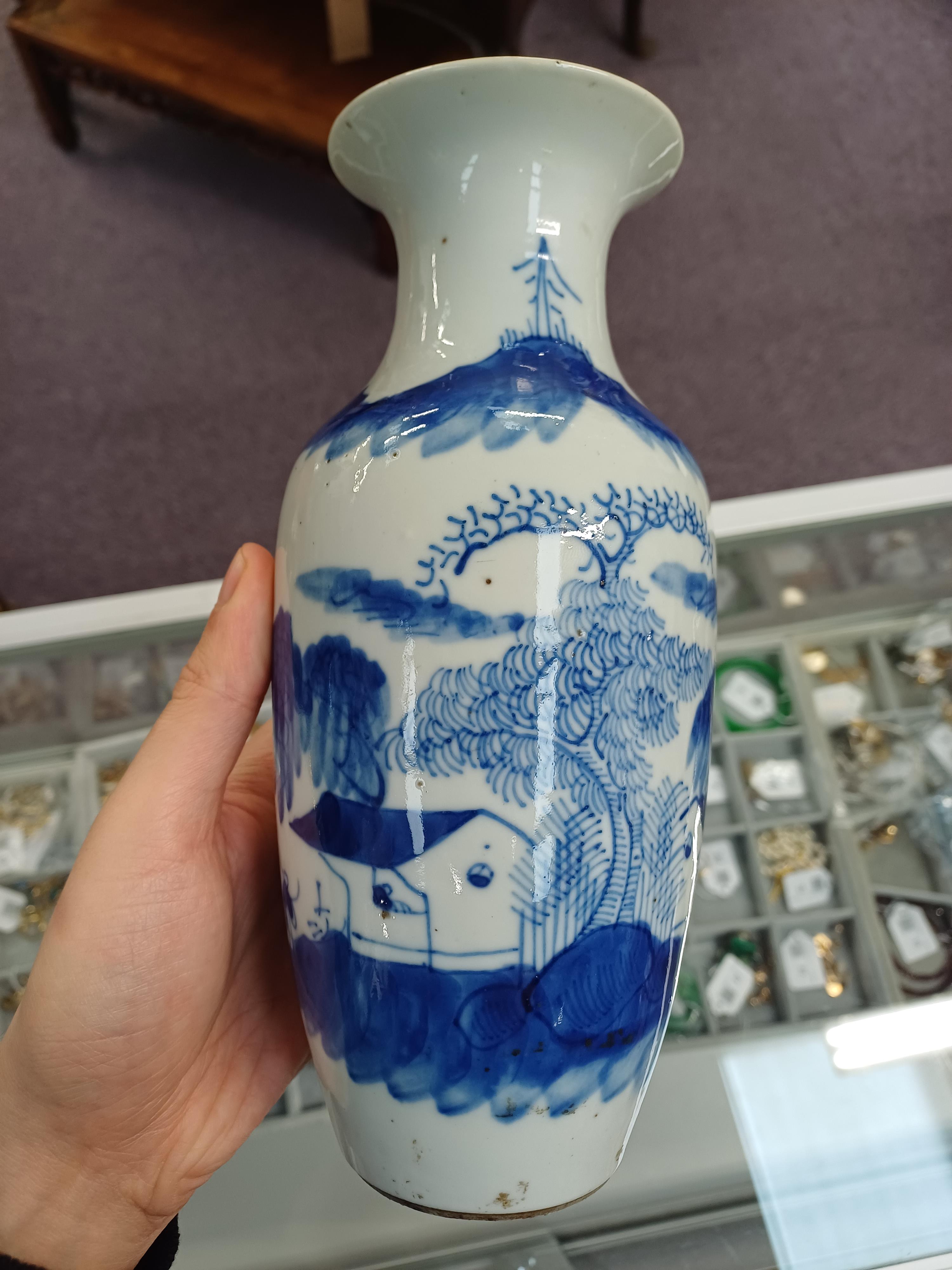 A CHINESE BLUE AND WHITE DISH FOR THE VIETNAMESE MARKET AND A VASE - Image 11 of 12
