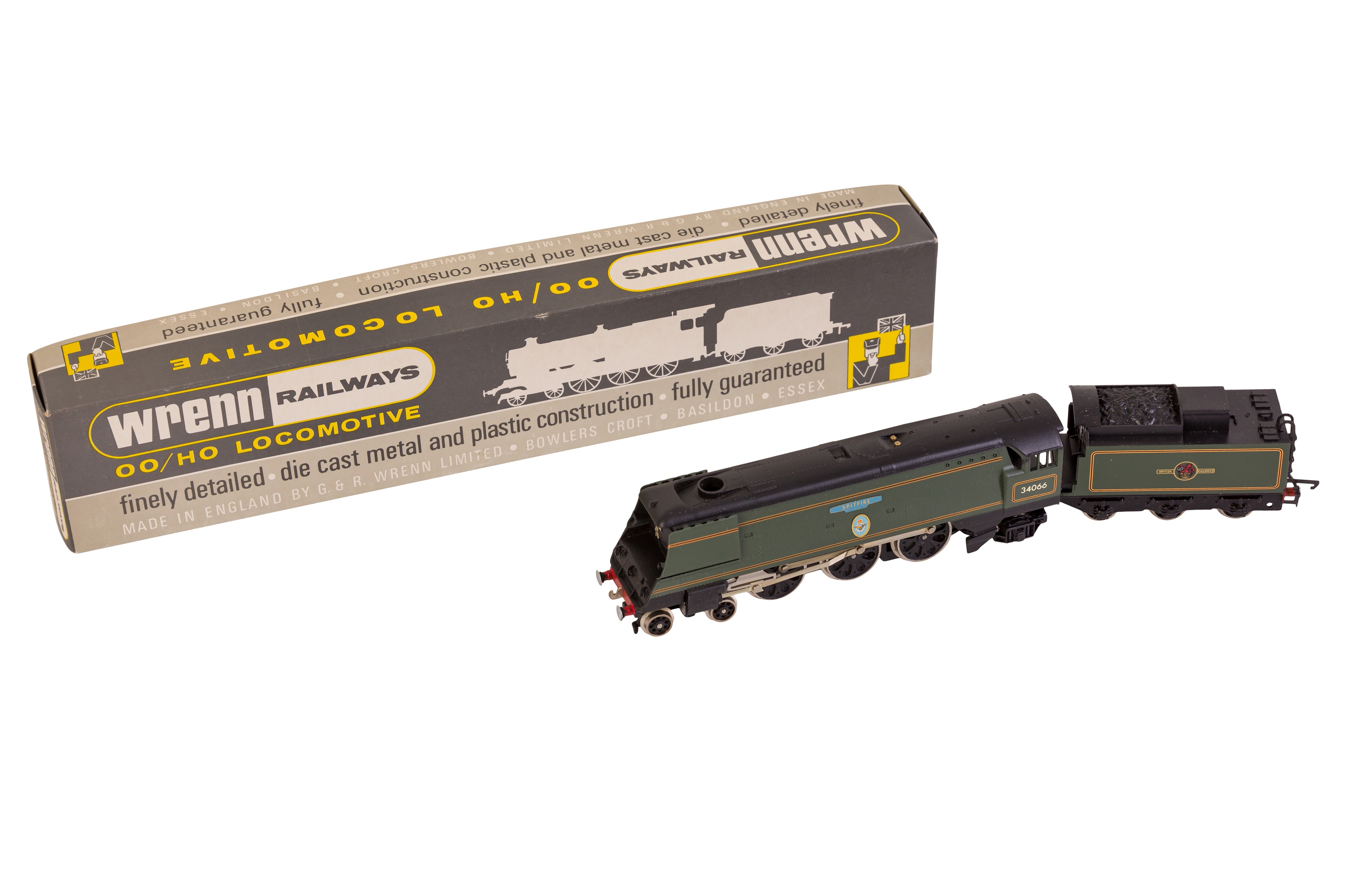 A WRENN OO GAUGE W2277 BULLIED BATTLE OF BRITAIN CLASS LOCOMOTIVE 'SPITFIRE'