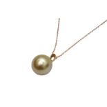 A SOUTH SEA CULTURED PEARL PENDANT NECKLACE