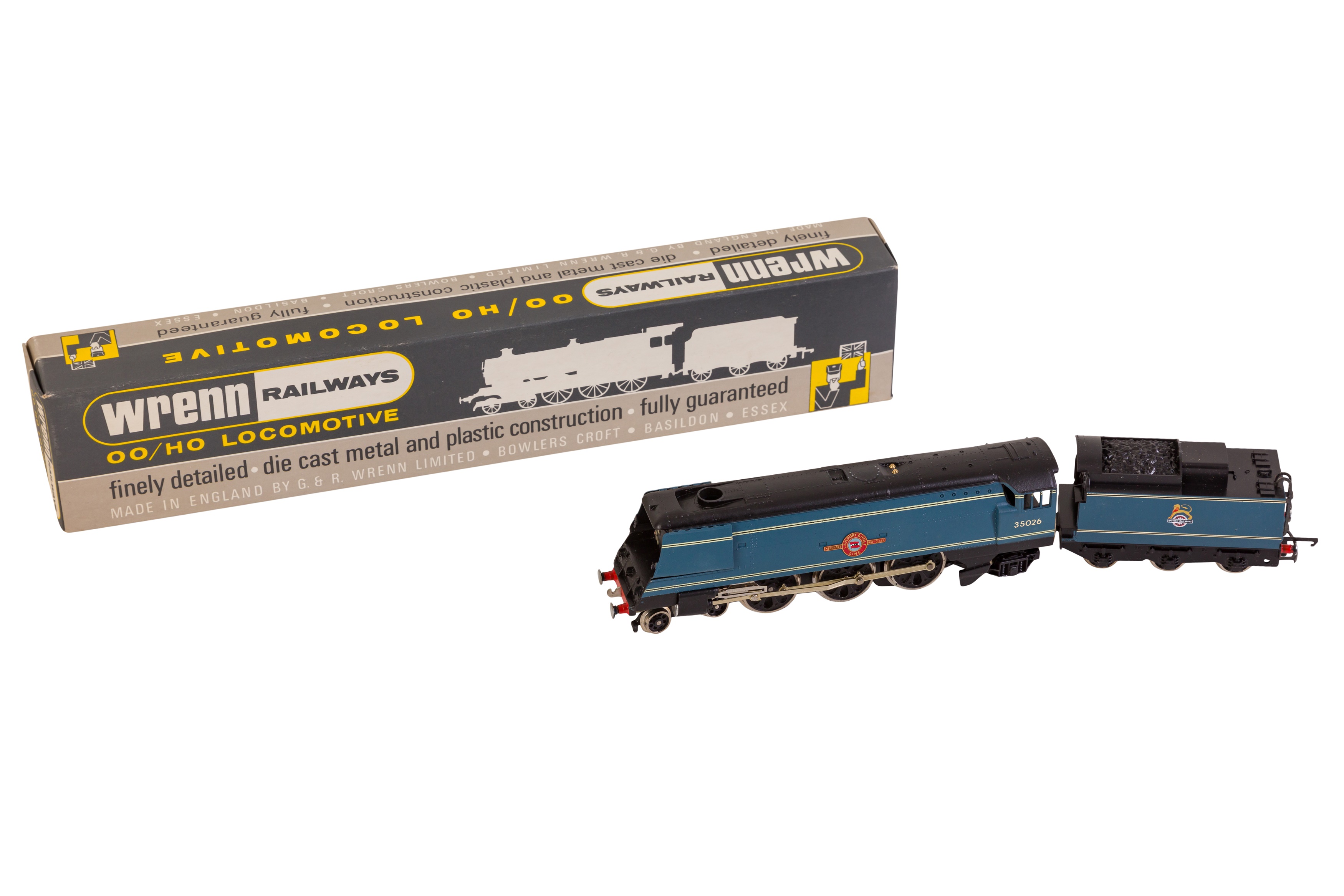 A WRENN OO GAUGE W2267 4-6-2 STREAMLINED MERCHANT NAVY CLASS LOCOMOTIVE ' LAMPORT & HOLT'