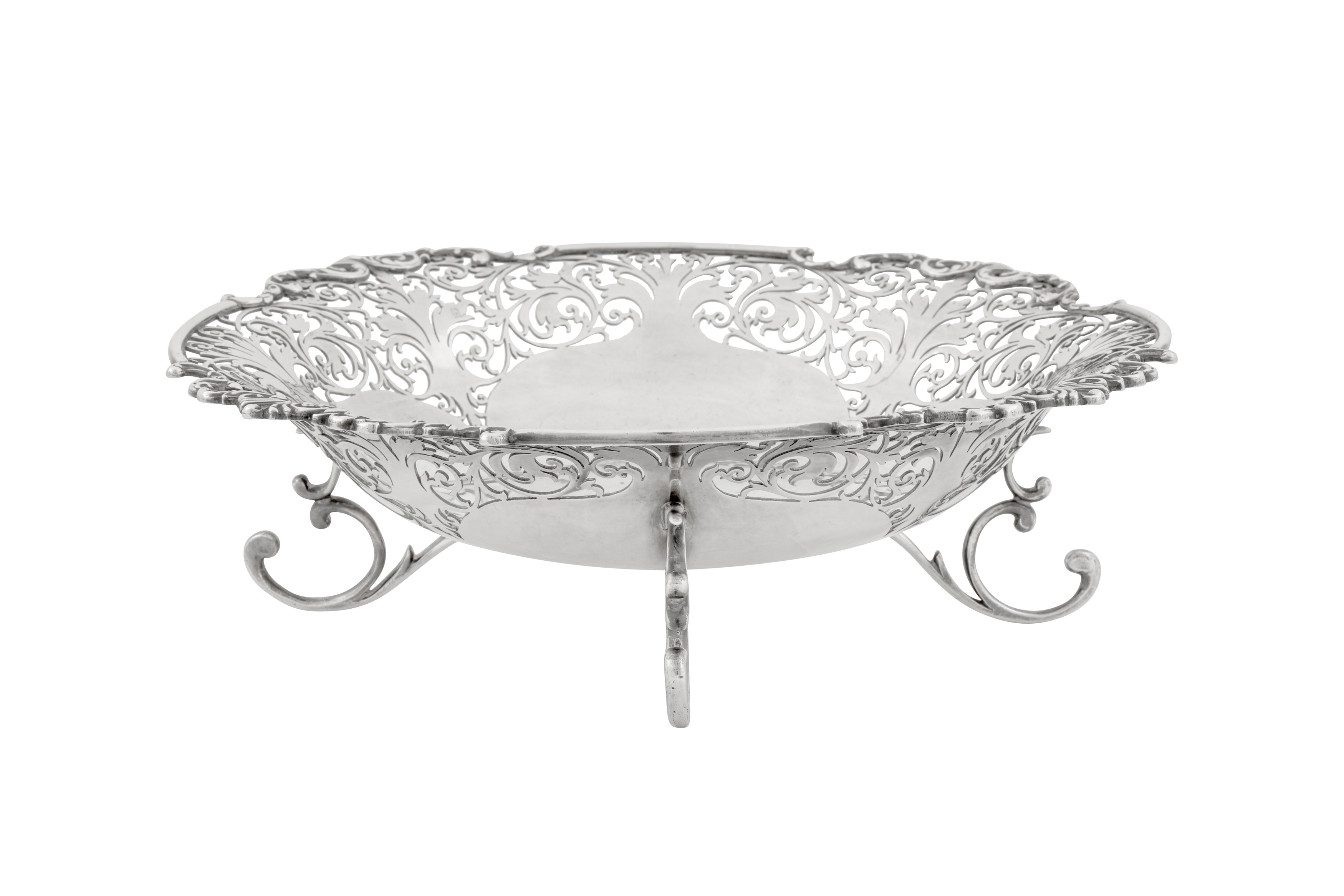 A George V sterling silver basket, London 1913 by Holland, Aldwinckle and Slater - Bild 3 aus 5