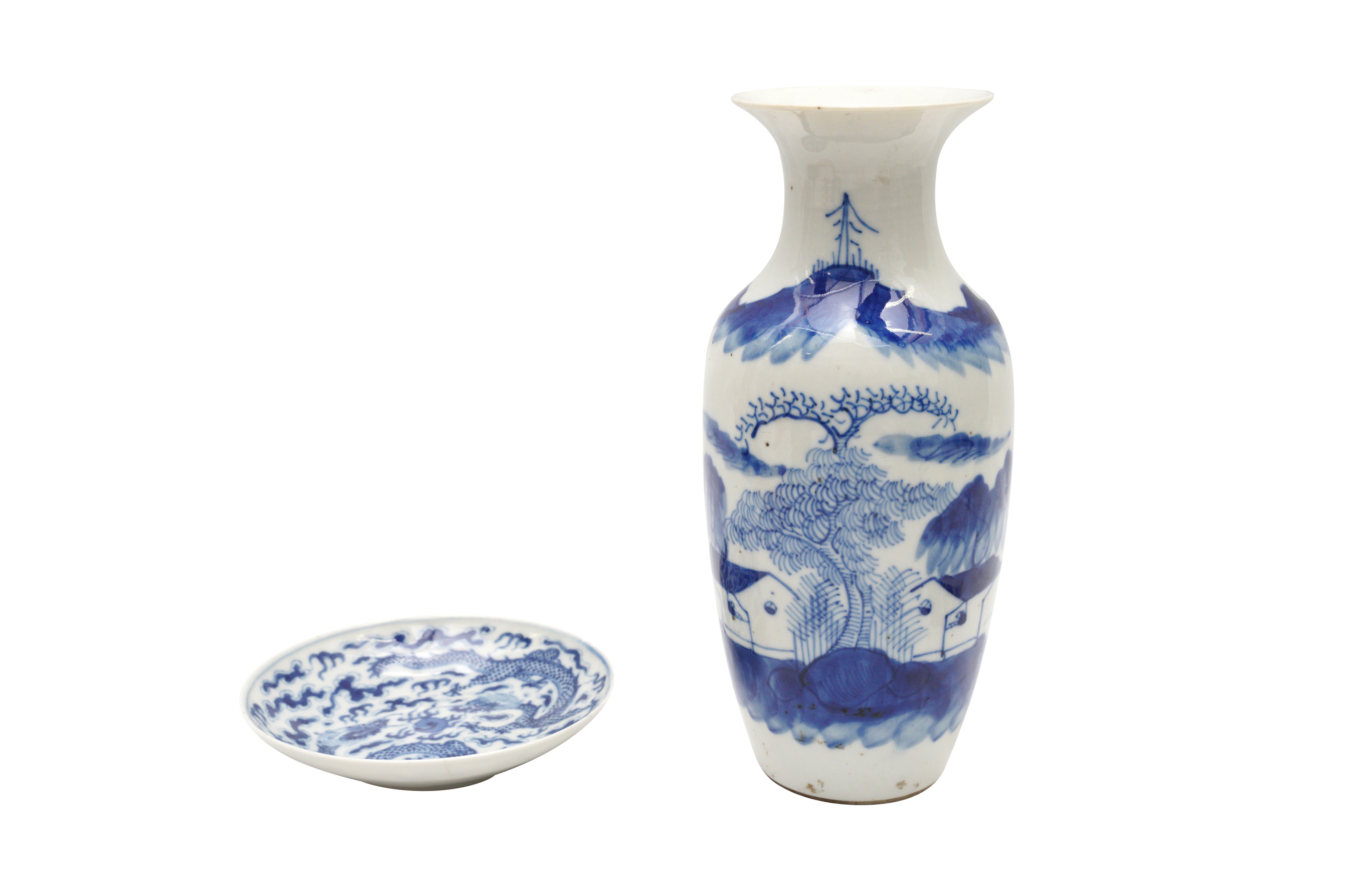A CHINESE BLUE AND WHITE DISH FOR THE VIETNAMESE MARKET AND A VASE - Image 2 of 12