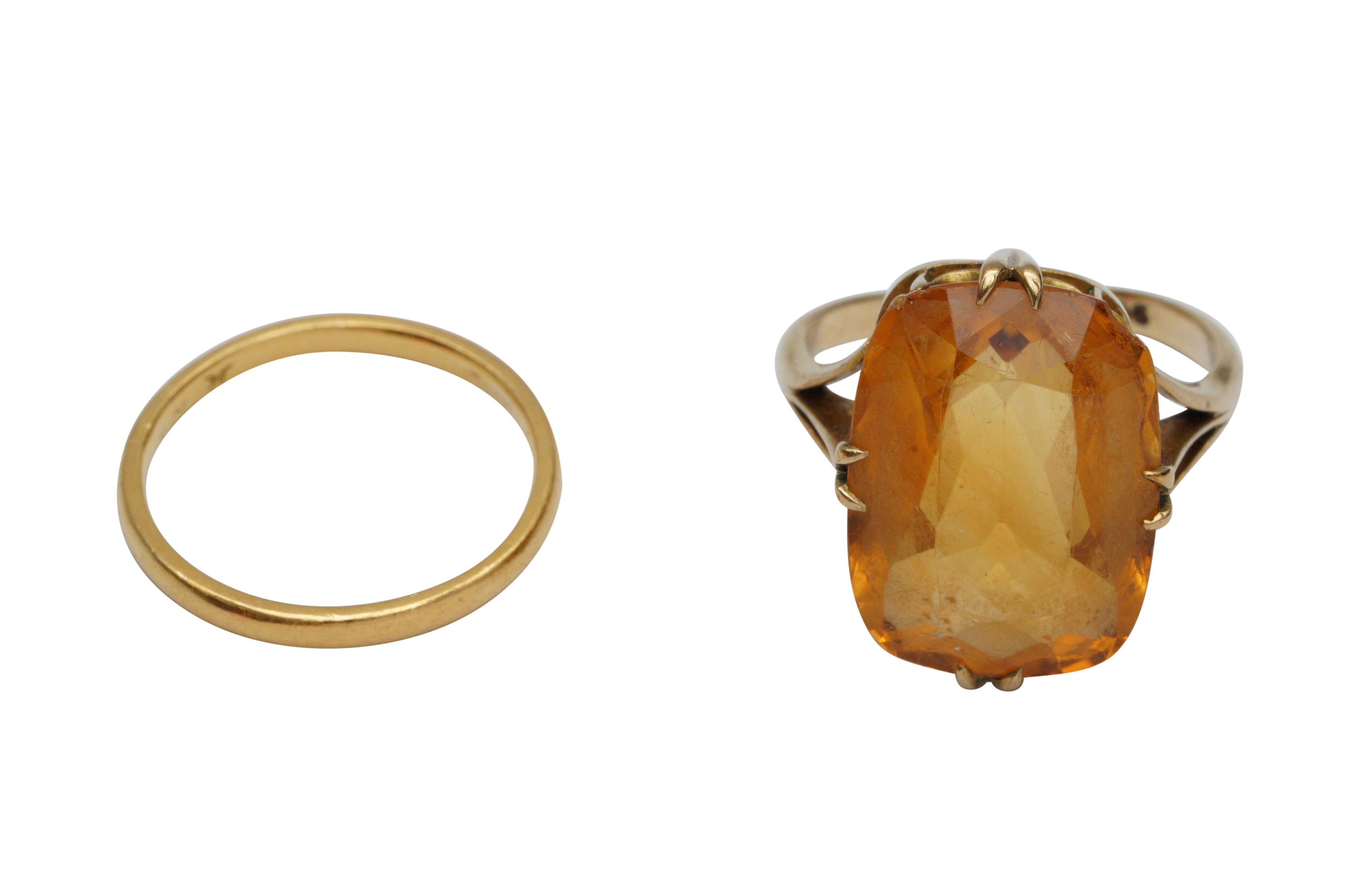 A CITRINE QUARTZ RING TOGETHER WITH A 22CT GOLD BAND