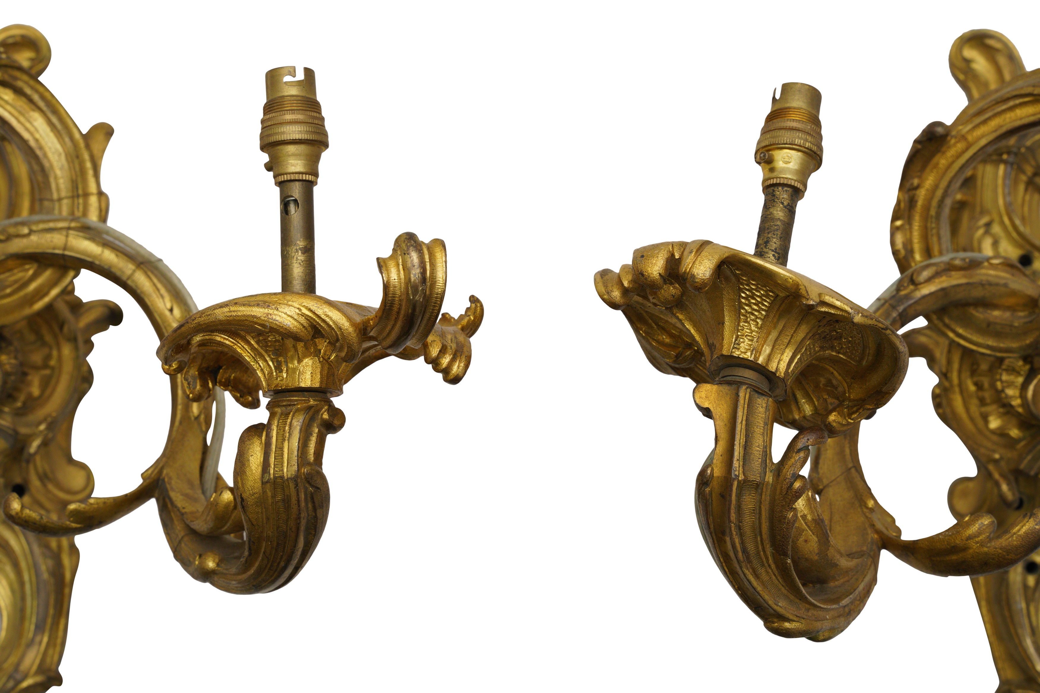 A PAIR OF GILT BRONZE ORMOLU TWIN BRANCH WALL SCONCES IN THE ROCOCO MANNER - Image 3 of 5