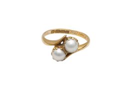 AN 18CT MABE PEARL CROSS OVER RING, CIRCA 1922