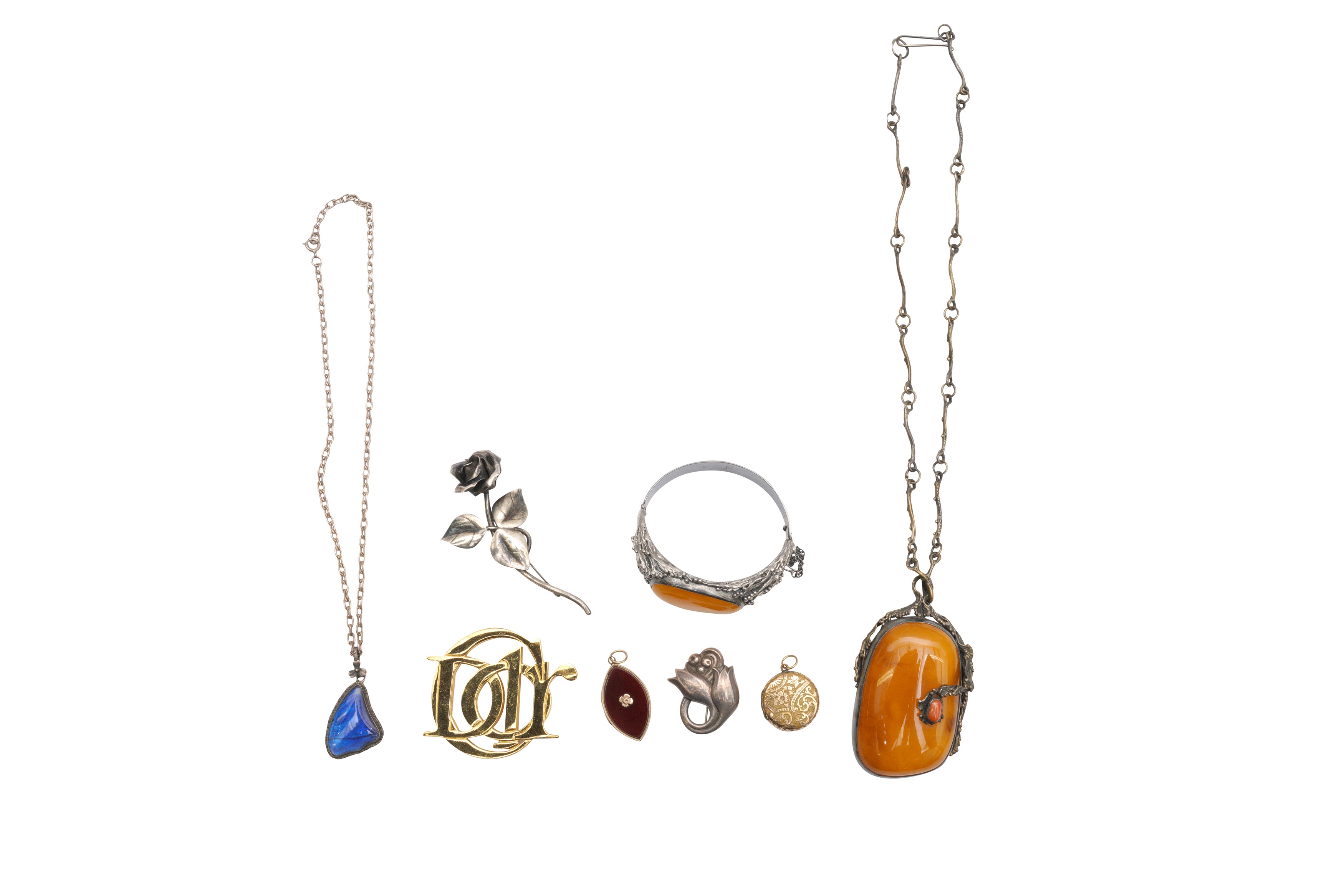 A GROUP OF SILVER AND COSTUME JEWELLERY