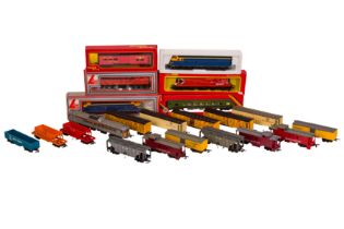A GROUP OF TRIANG-HORNBY OO GAUGE TRANSCONTINENTAL LOCOMOTIVES & ROLLING STOCK,