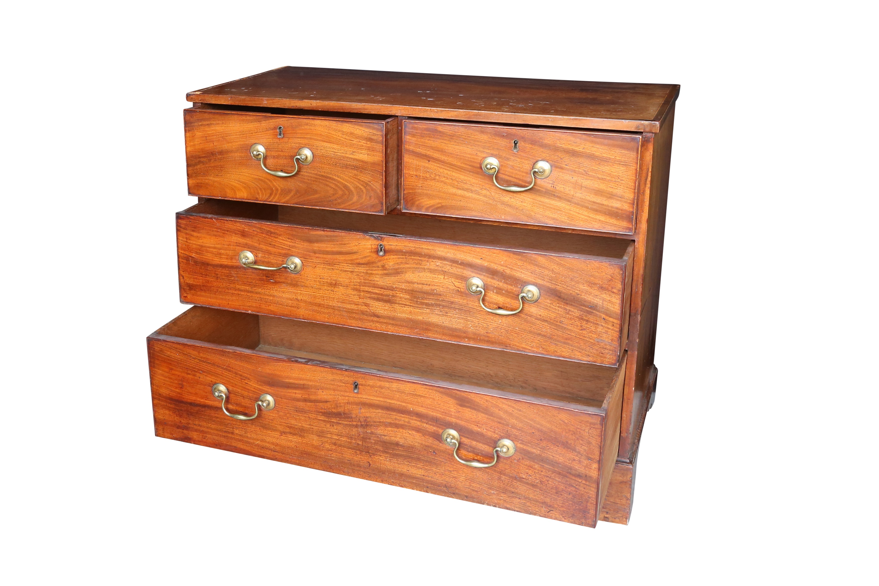 A GEORGE III MAHOGANY CHEST OF DRAWERS - Image 2 of 2