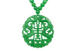 A JADEITE BEADED PENDANT NECKLACE