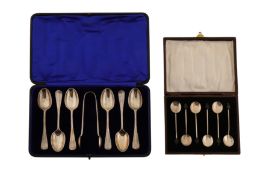 A cased set of Edwardian sterling silver teaspoons, London 1906 by Jackson and Fullerton