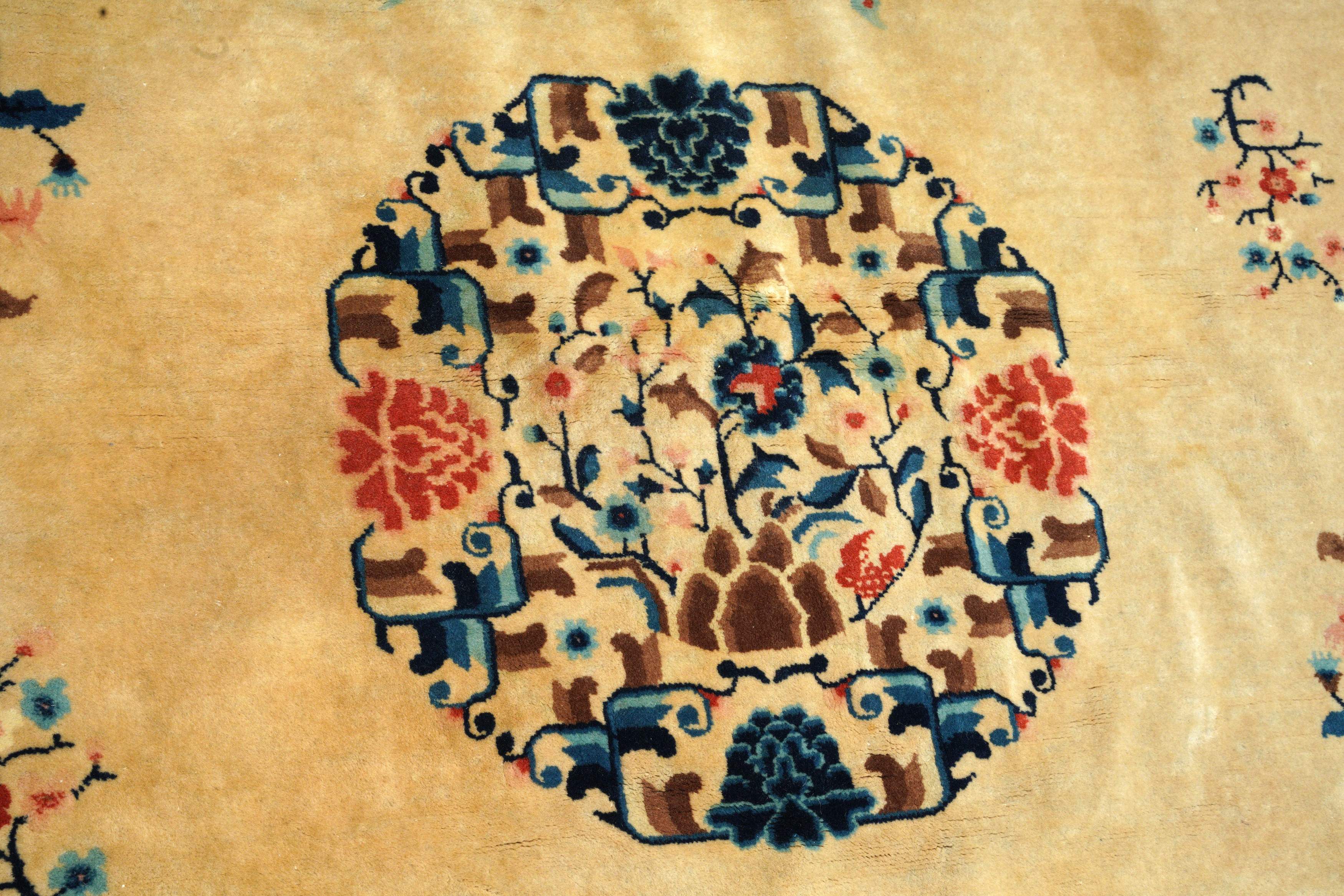 A CHINESE CARPET - Image 3 of 3