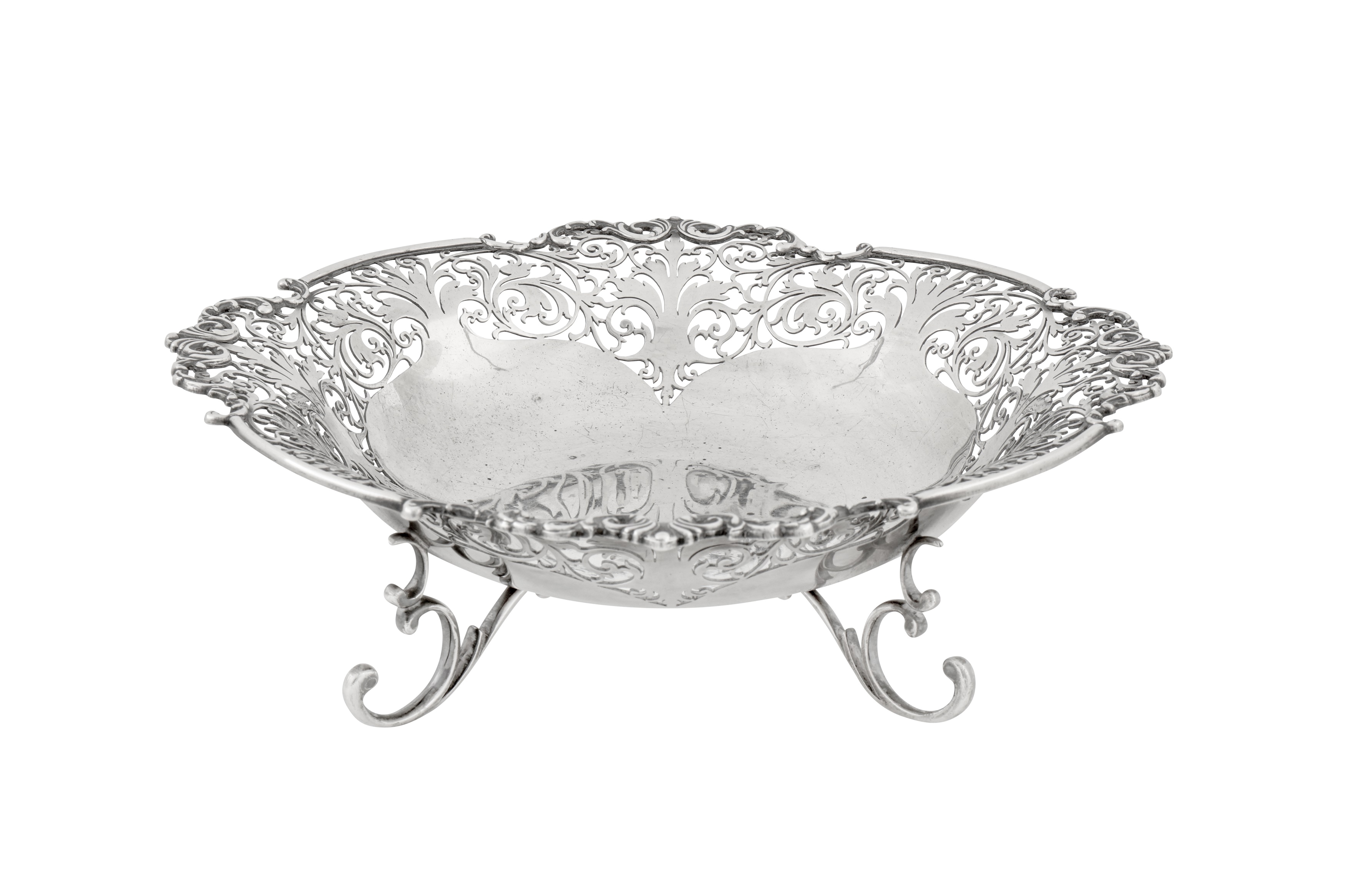 A George V sterling silver basket, London 1913 by Holland, Aldwinckle and Slater