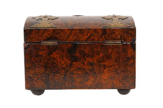 A VICTORIAN SIMULATED BURR WALNUT DOME TOP TEA CADDY, MID 19TH CENTURY - Image 5 of 5