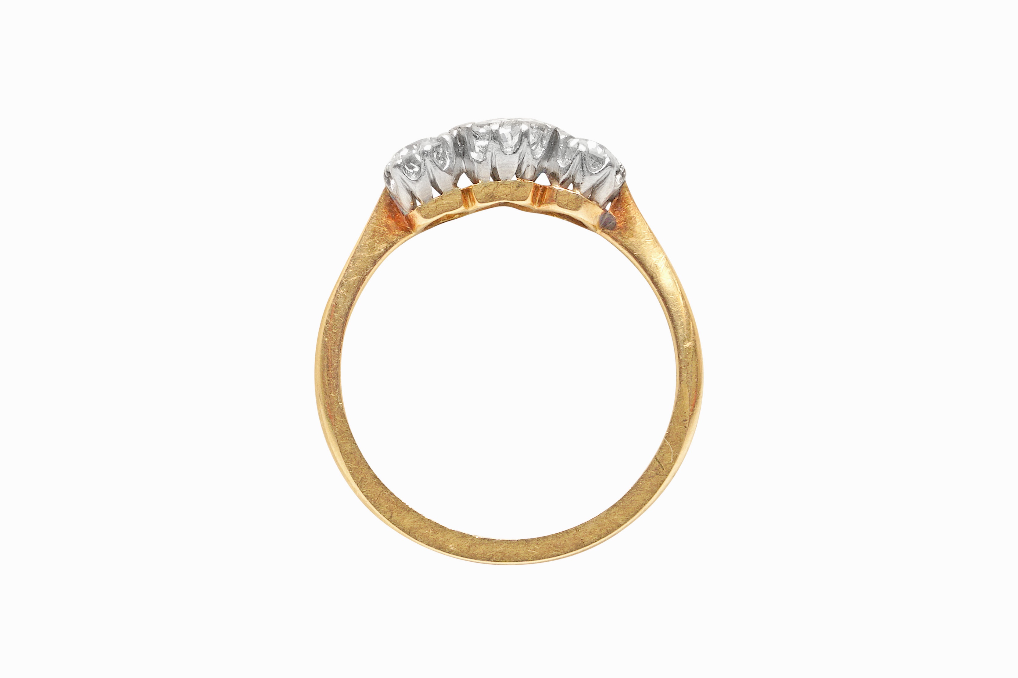 A THREE-STONE DIAMOND RING - Image 2 of 2