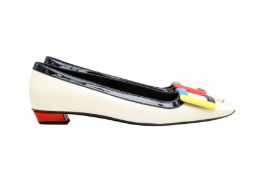 Roger Vivier Cream Belle Vivier Flat Pump - Size 38