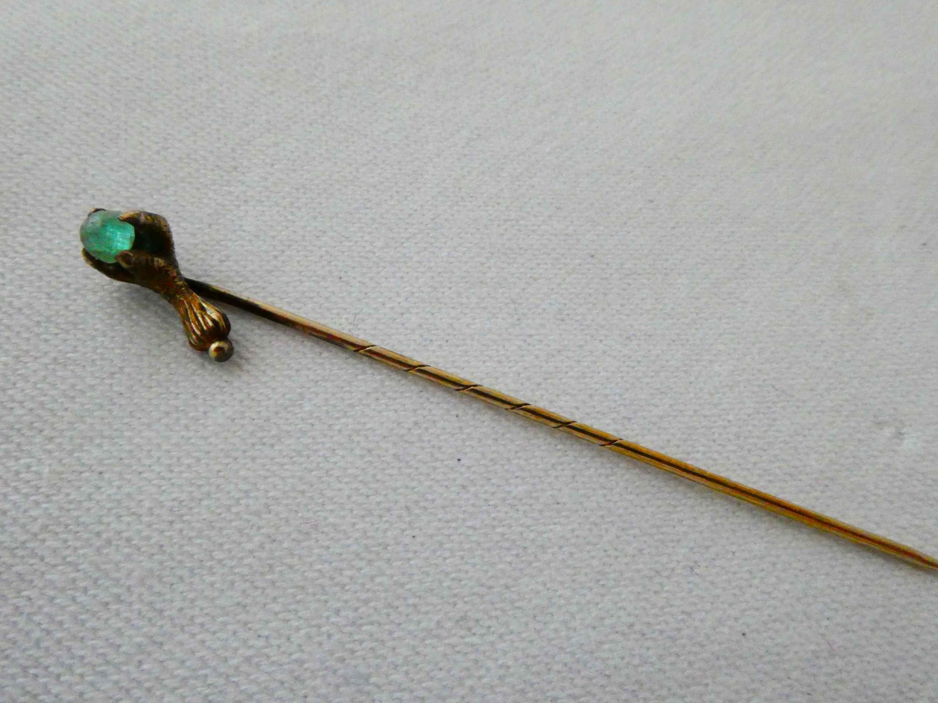 Krawatten-/ Anstecknadel "Fang" in 14K Gold