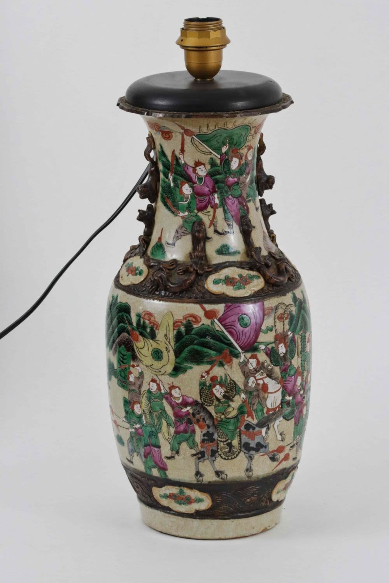 A Chinese Nankin vase converted to table lamp, 19th/20th Century - Bild 2 aus 4