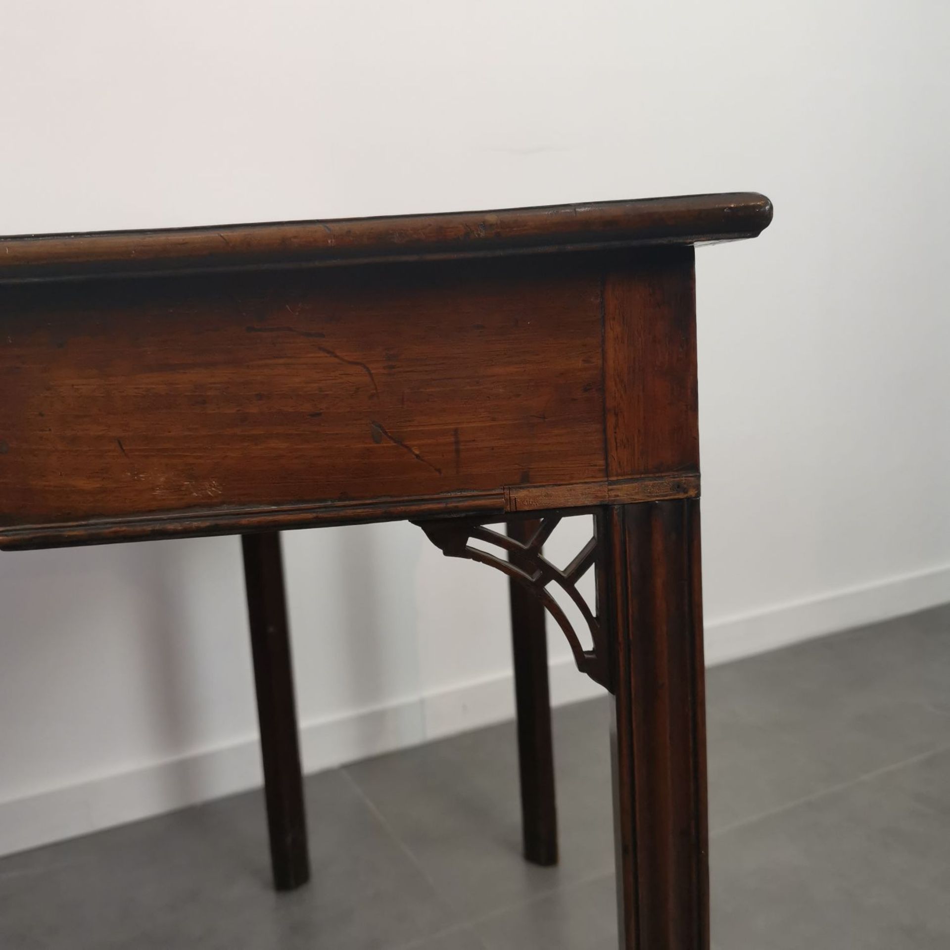 A Georgian Mahogany Fold-Top card table, 18th Century - Image 8 of 8