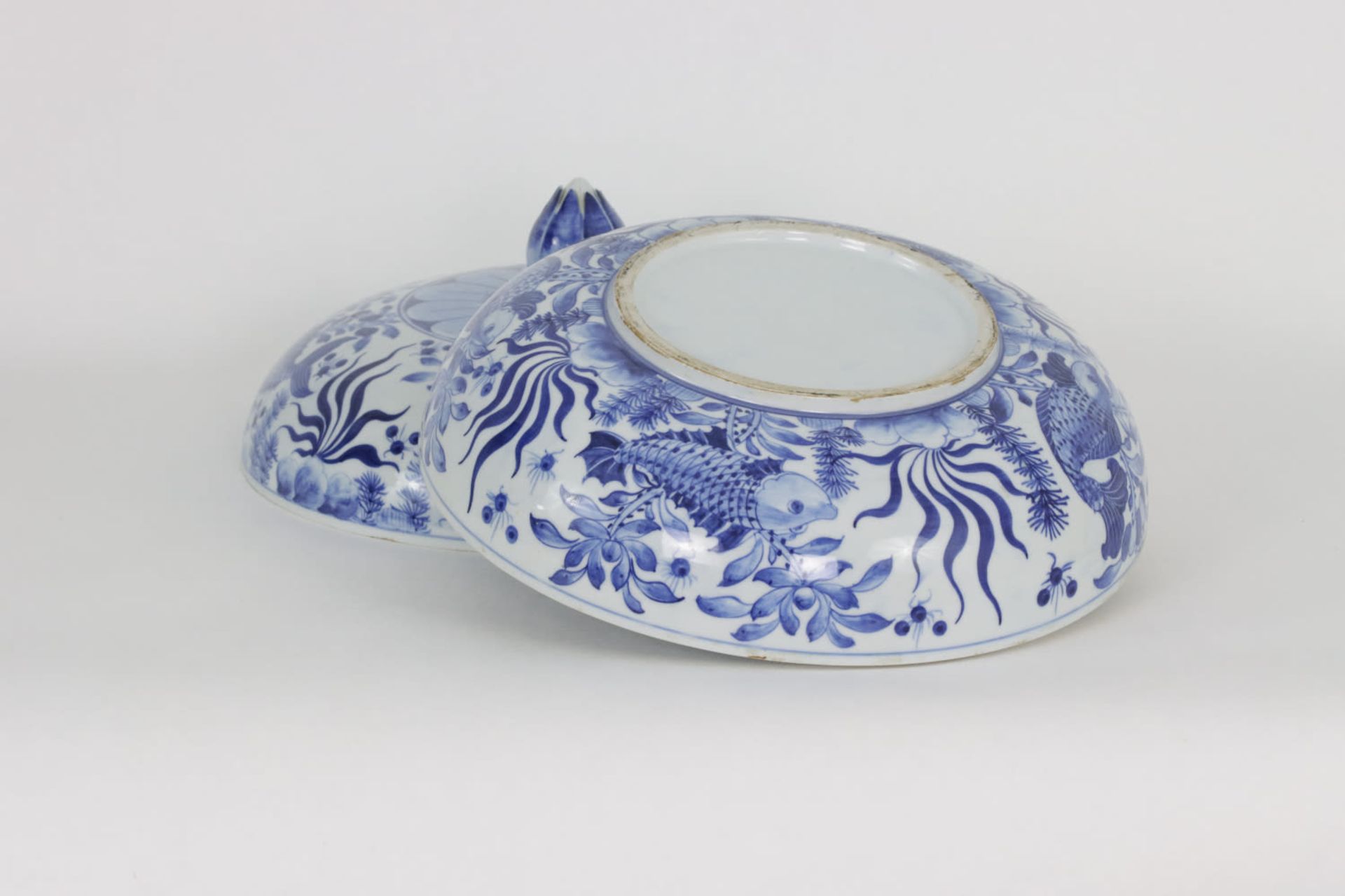 A Chinese blue and white lidded centerpiece bowl with Lotus finial. 20th Century - Image 4 of 5