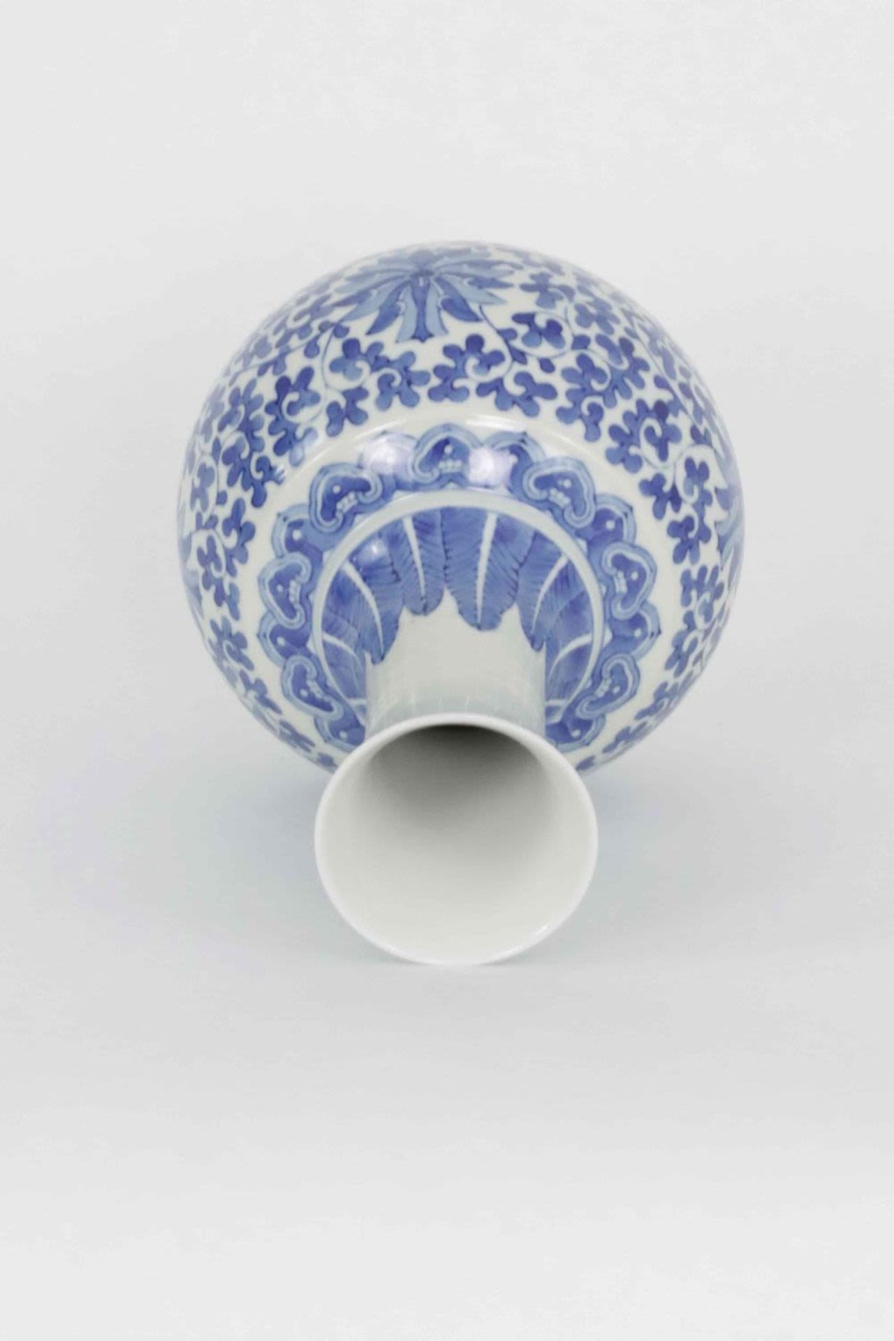 A Chinese blue and white Ming style bottle vase, 20th Century - Image 3 of 3