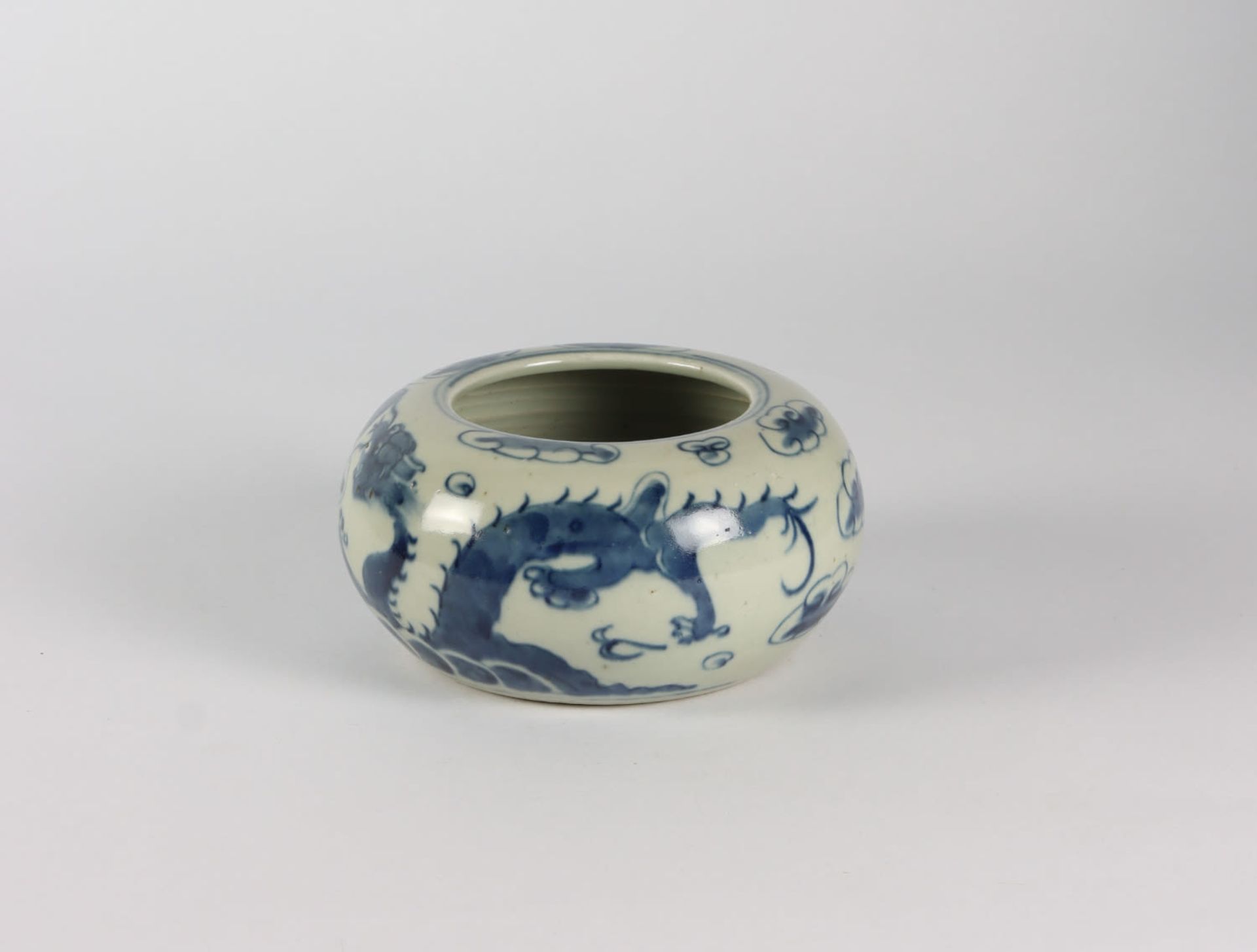 A Chinese blue and white dragon brush washer, 19th Century - Image 2 of 4