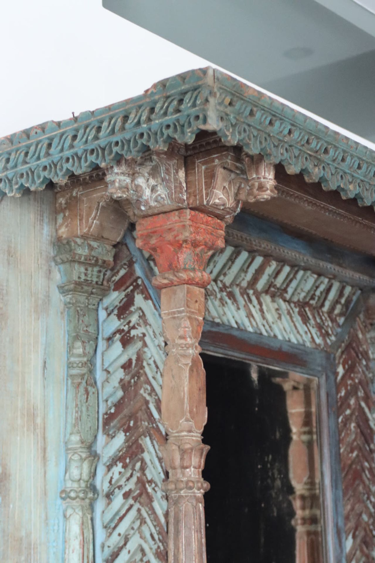 An Indian polychrome teakwood Mandir or Altar, first half 20th Century - Image 4 of 6