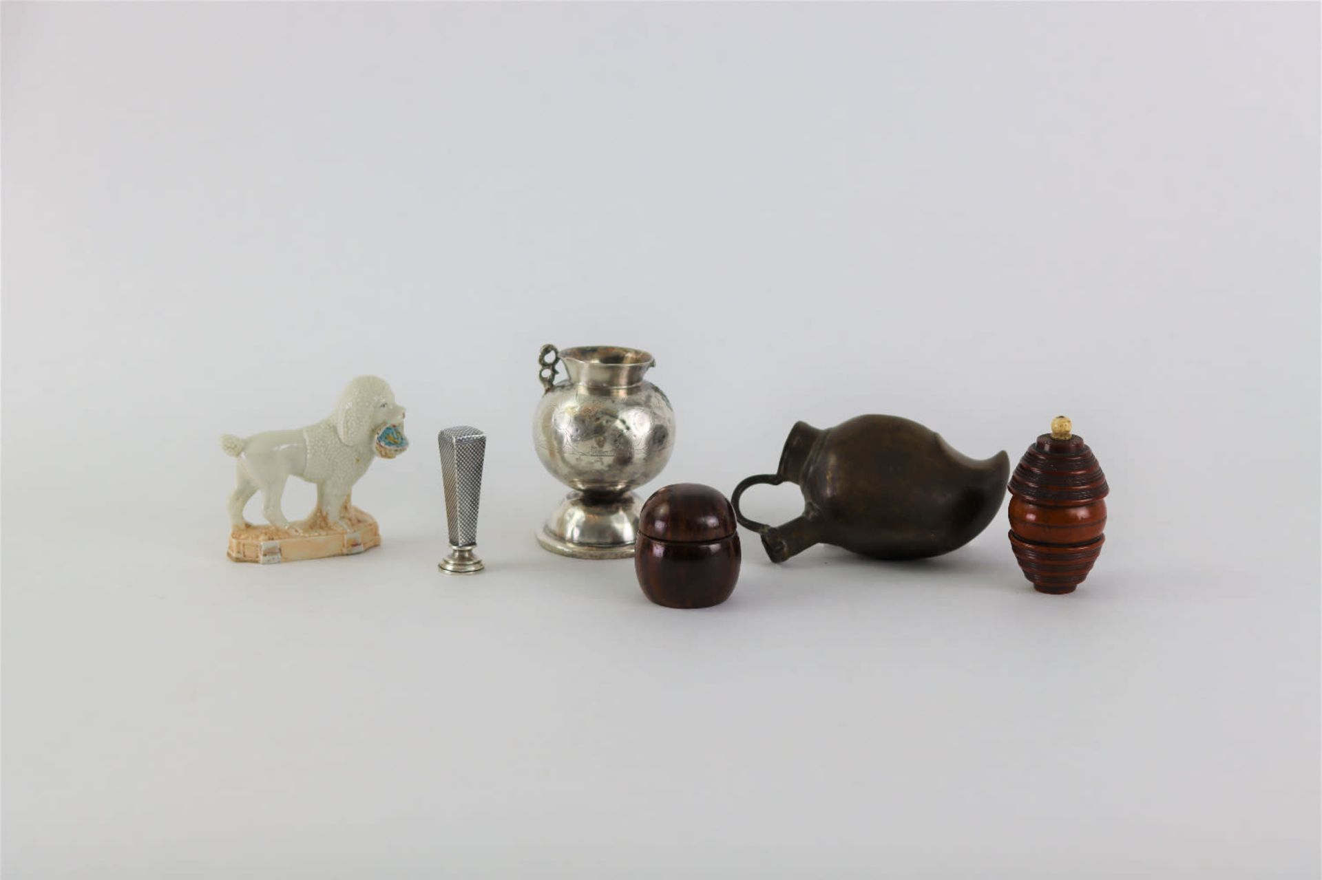 A group of items, 19th/20th Century