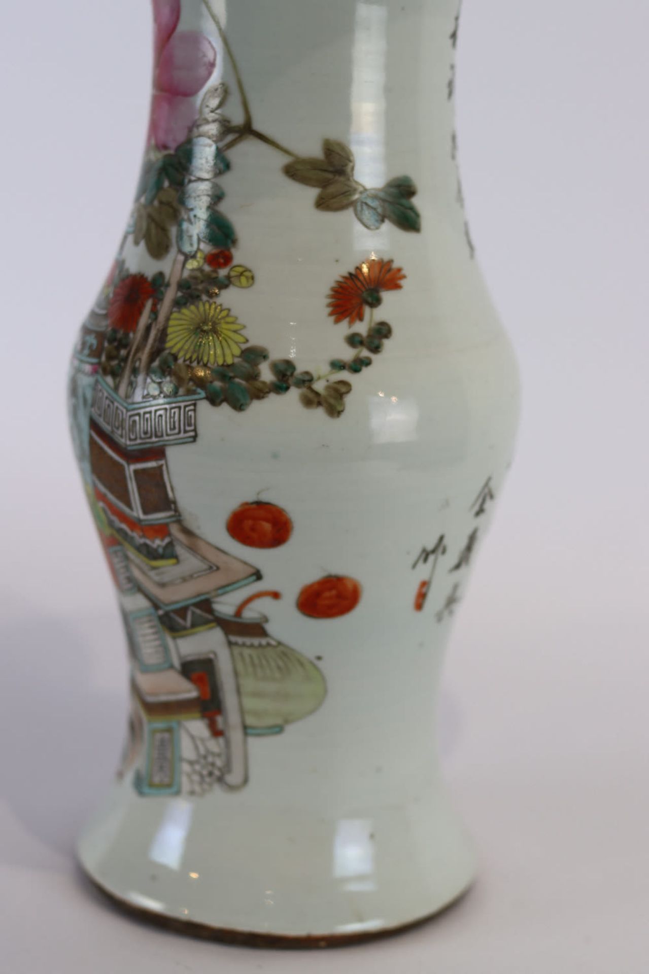 A Chinese qianjiang cai vase with design of precious objects, 19/20th Century - Bild 11 aus 14