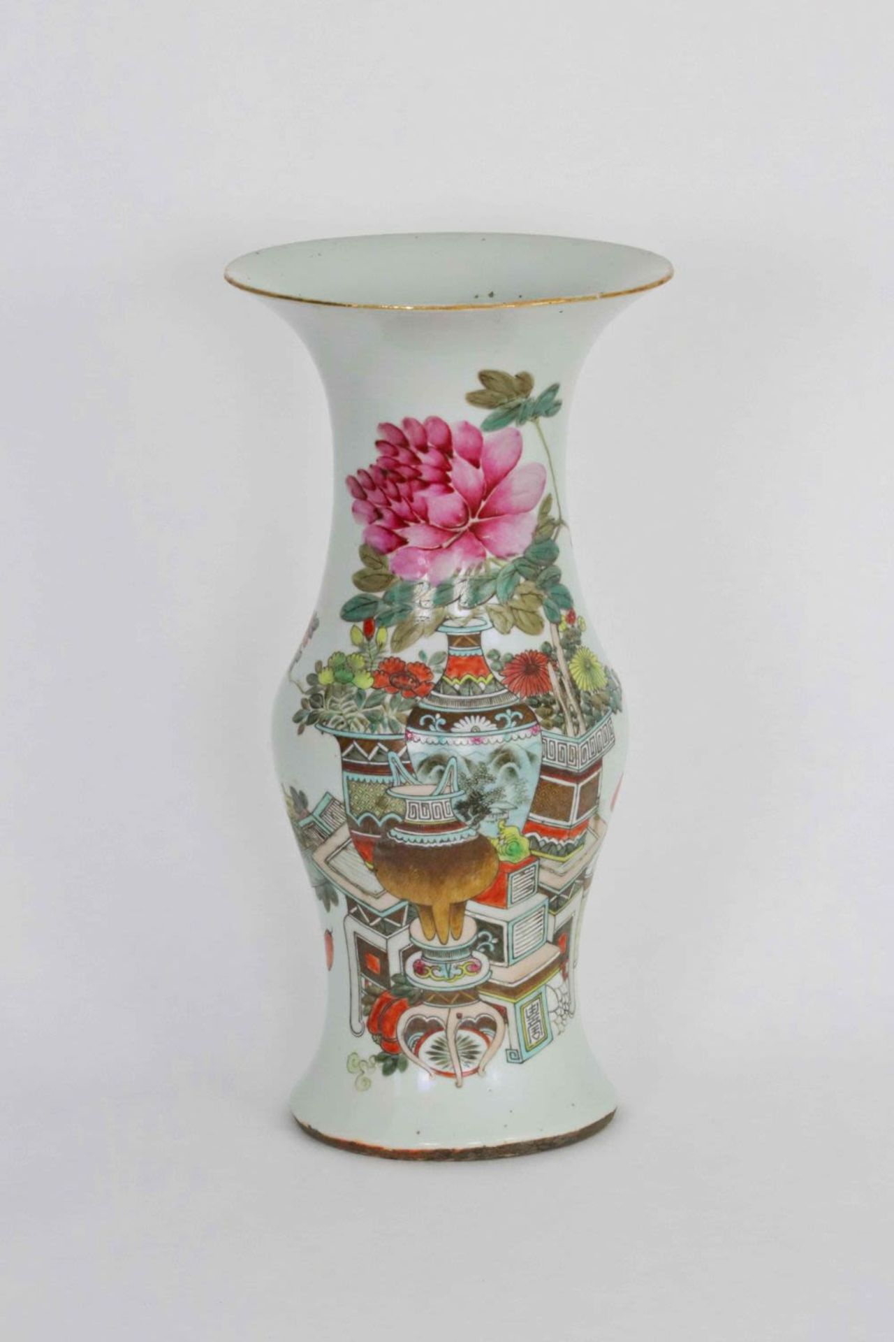 A Chinese qianjiang cai vase with design of precious objects, 19/20th Century