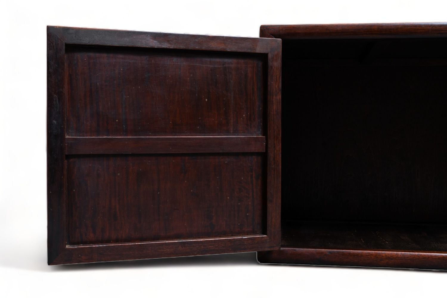 A low Chinese hongmu wooden two-door cupboard, 19th Century - Image 13 of 13