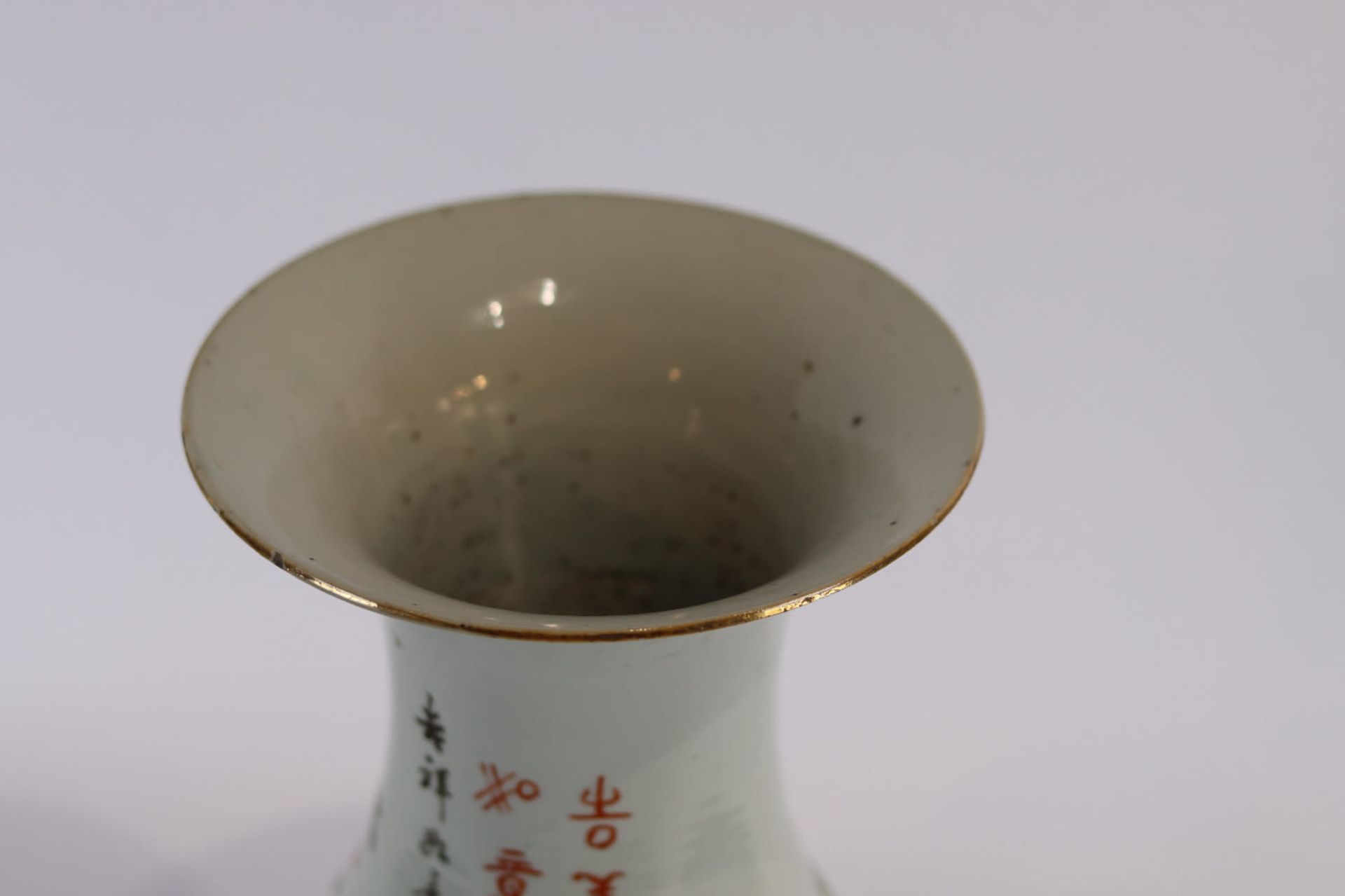 A Chinese qianjiang cai vase with design of precious objects, 19/20th Century - Bild 6 aus 14