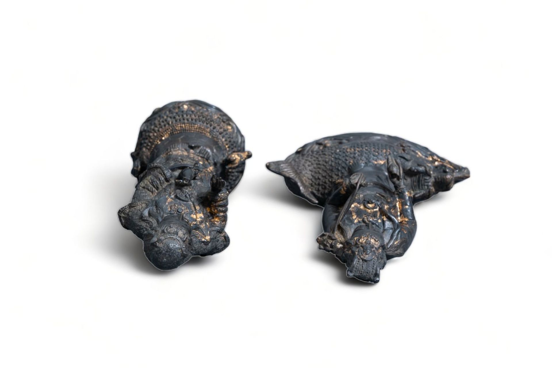 Two Japanese bronze groups depicting Kannon on a carp and on a turtle, 19th/20th C. - Image 5 of 6