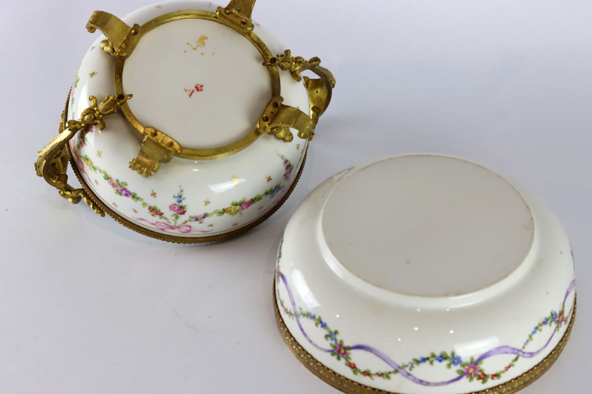 A pair of French ormolu-mounted porcelain comport, 19th Century - Image 10 of 11