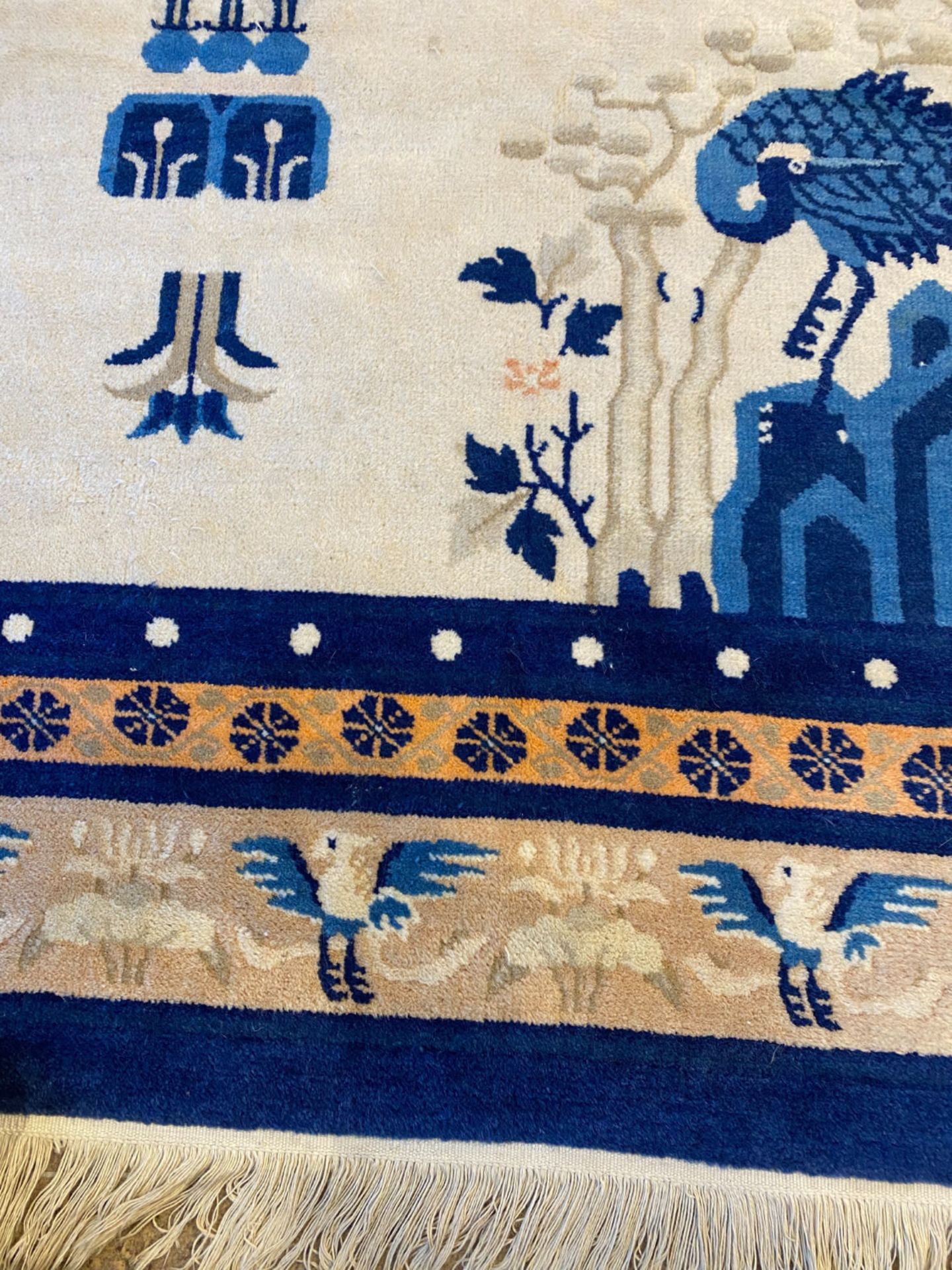 A Chinese woolen 'Beijing' pictorial animal rug with a blue elephant, first quarter of the 20th Cent - Bild 5 aus 17