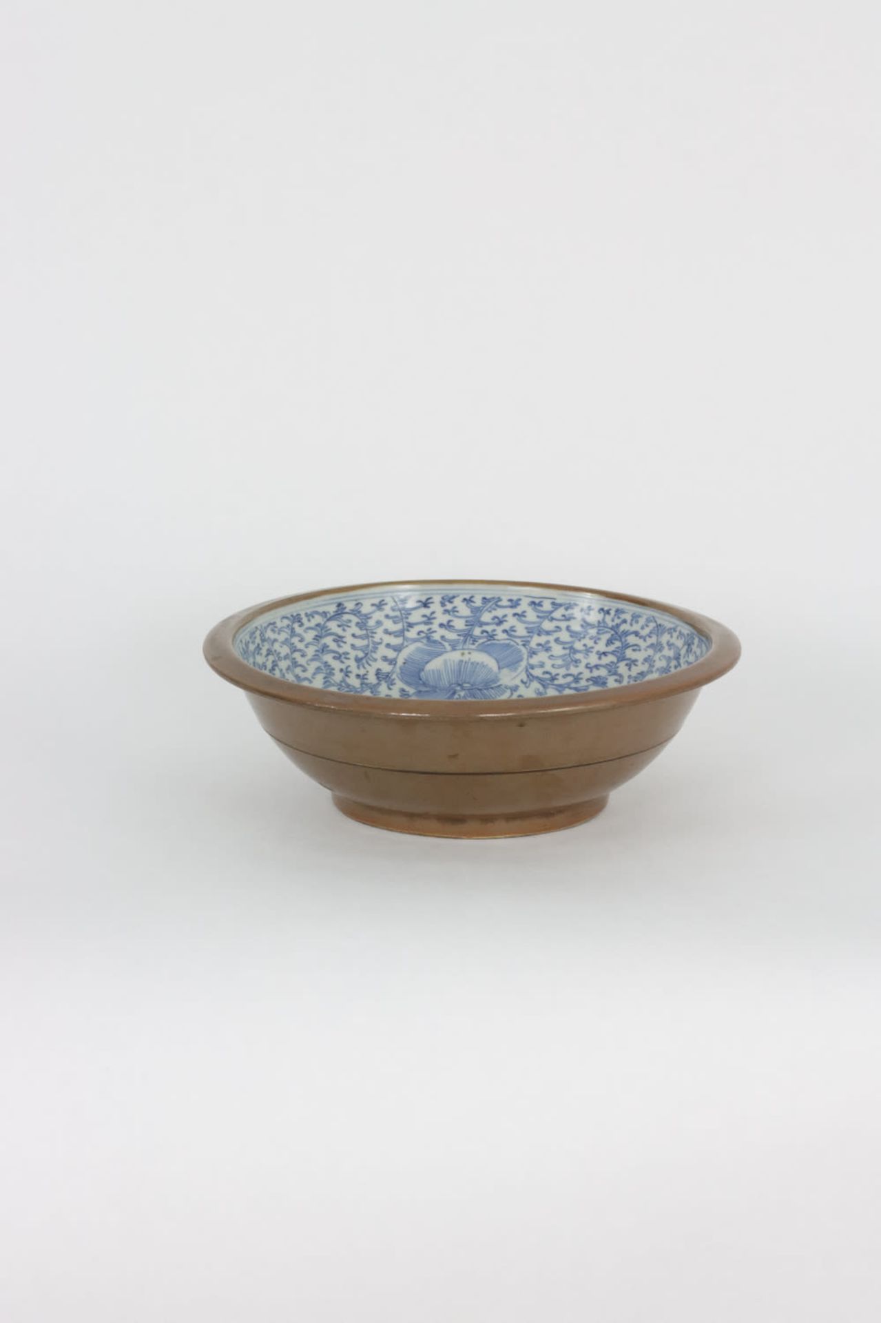 A Chinese Blue And White porcelain basin, 19th Century