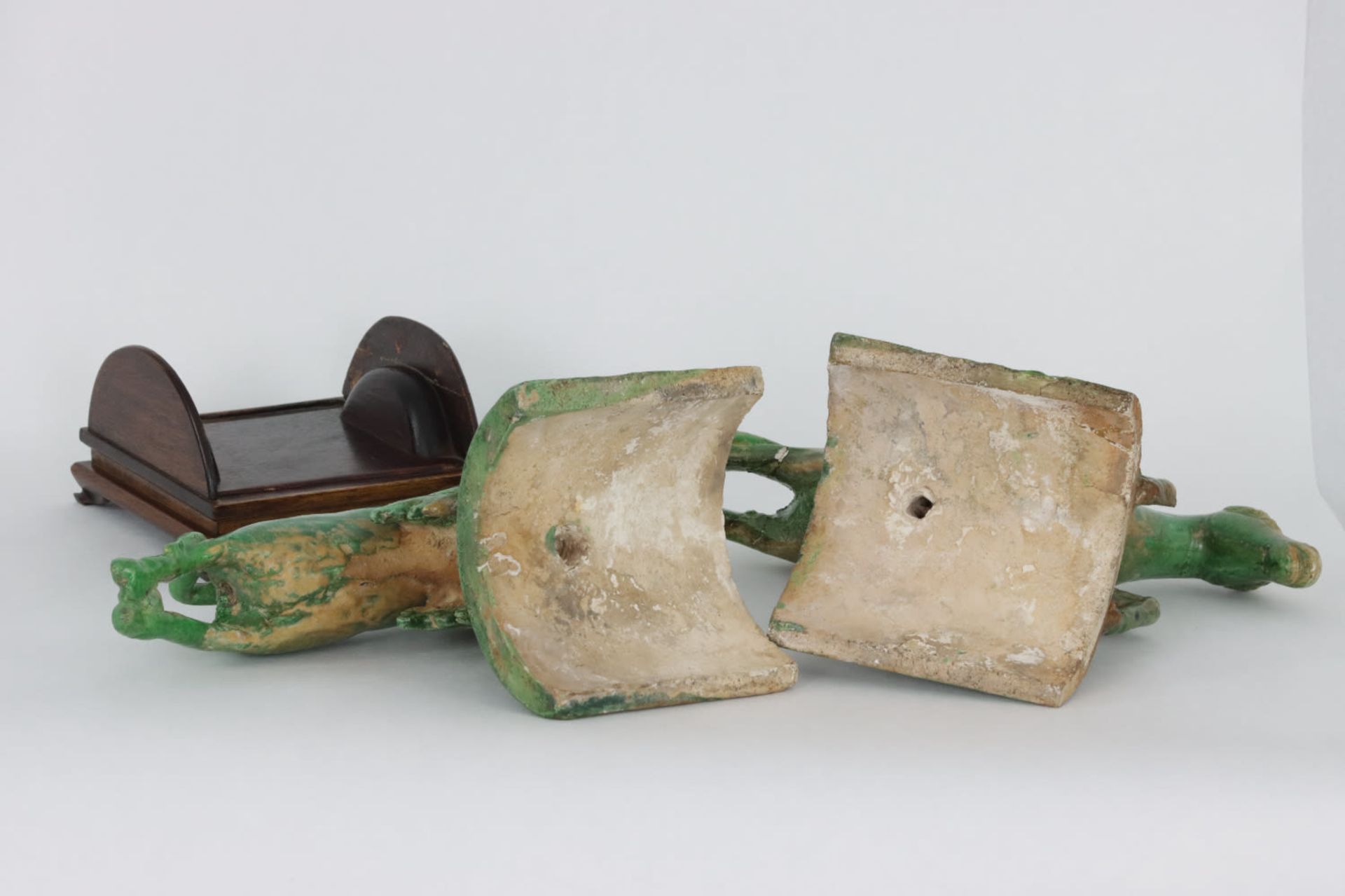 A pair of Chinese glazed pottery roof tiles, 17th Century - Image 5 of 5