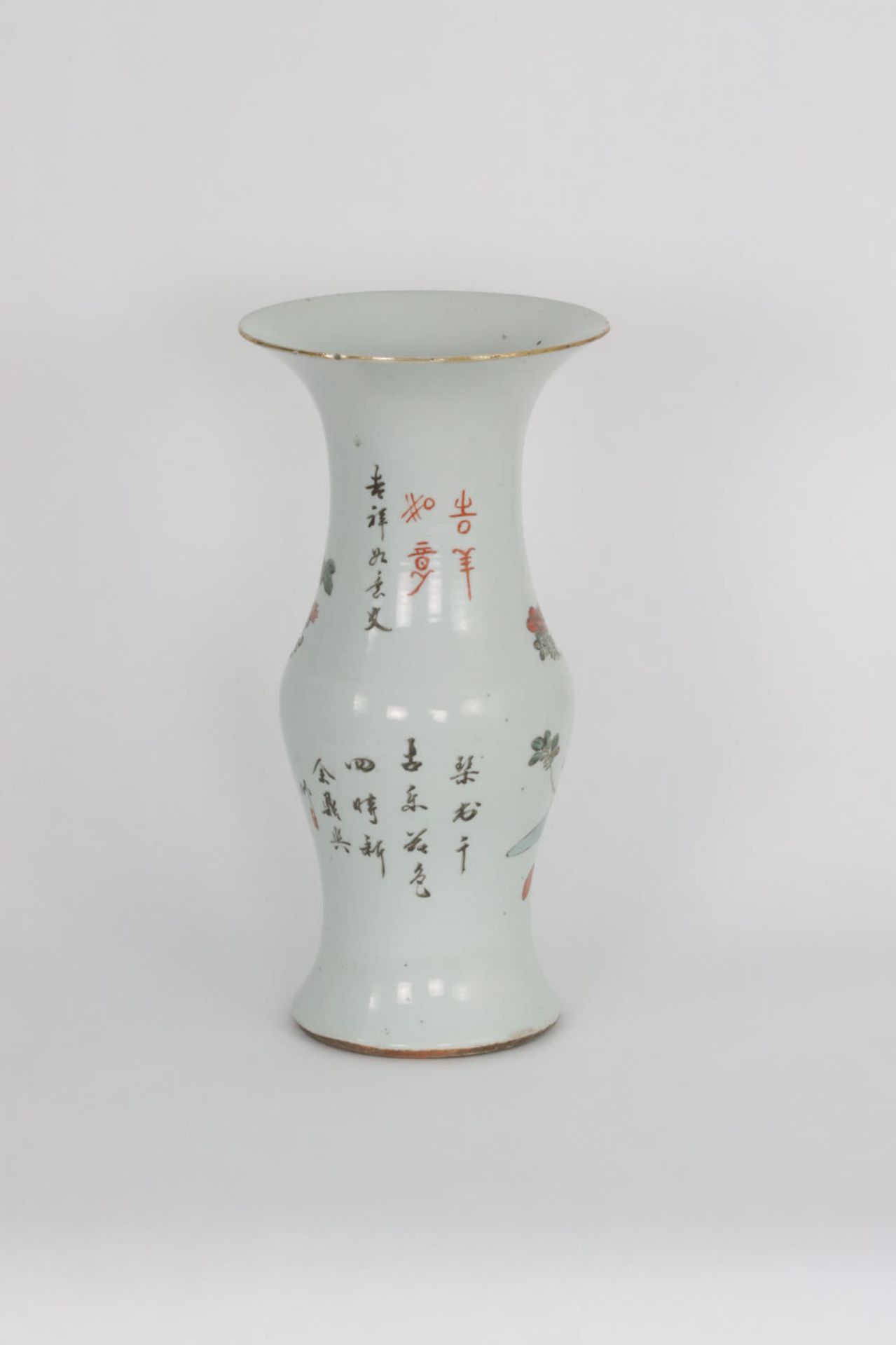 A Chinese qianjiang cai vase with design of precious objects, 19/20th Century - Bild 2 aus 14