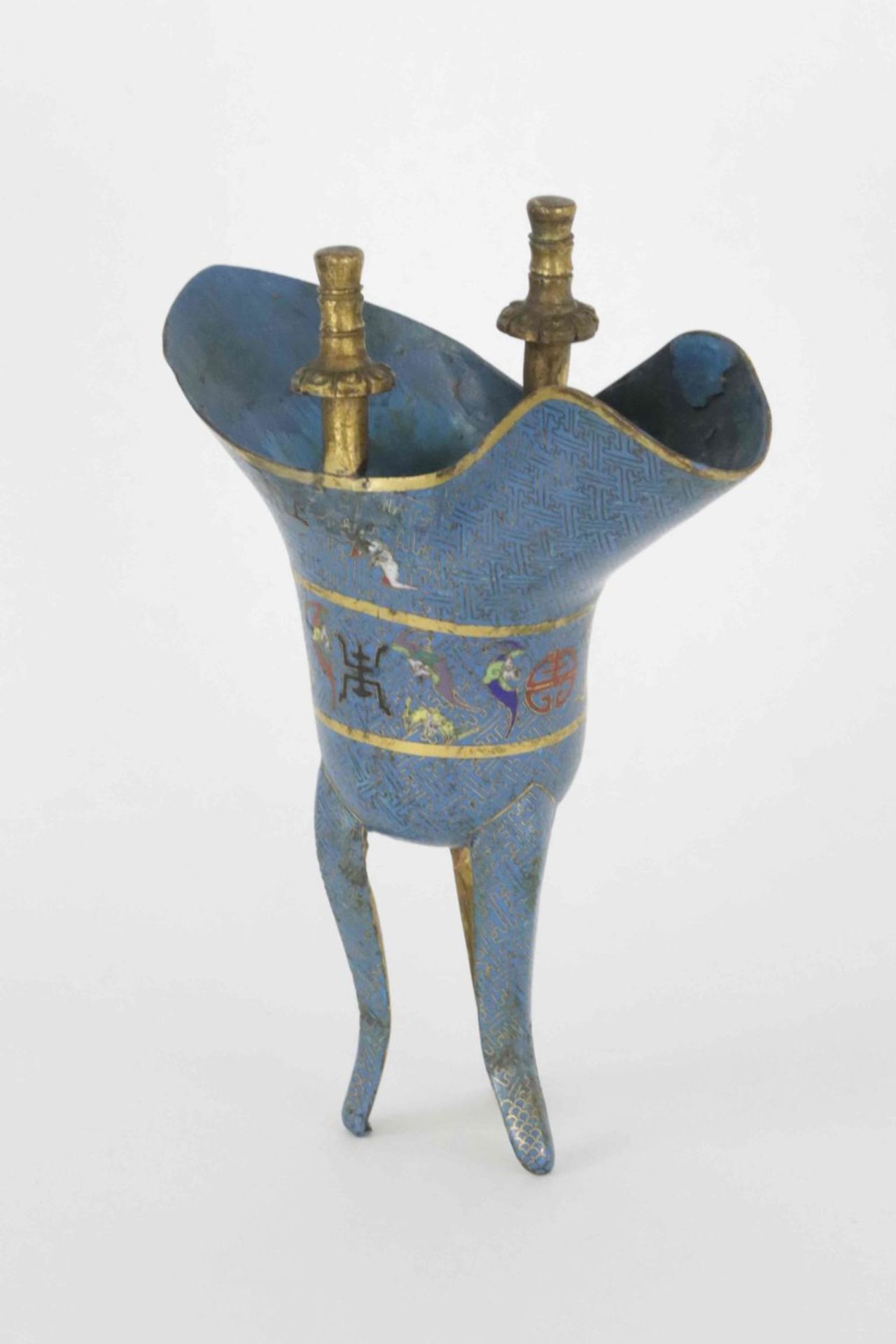 A Chinese cloisonné ritual 'jue' wine vessel, Qianlong period, (1736-1795) - Image 2 of 7