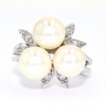 Ring 585 gold with cultured pearls and diamonds