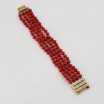 Korallenarmband mit Brillanten, ges. ca. 1,25 ct