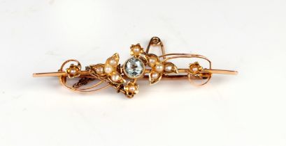 A late Victorian / Edwardian 15ct gold bar brooch modelled as flowers and leaves set with seed