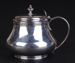 A George III silver mustard pot, London 1817, 7.5cms high, 157g.