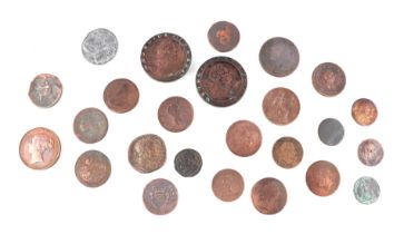 A small quantity of loose coinage to include two Cartwheel pennies.