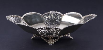 A George V silver fruit dish of lobed form with pierced decoration, London 1932, 417g.