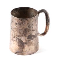 A silver tankard, Sheffield 1945, 217g, 9.5cms high.